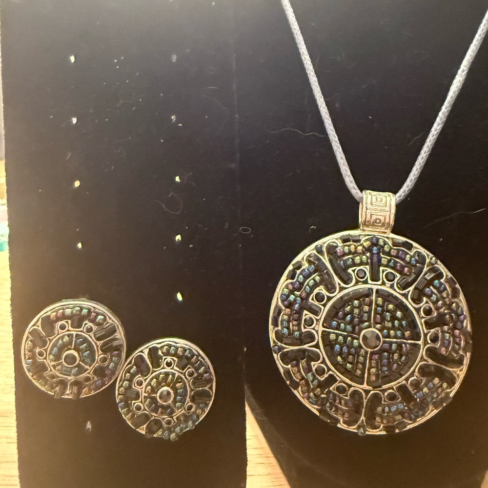 Elegant silver and Blue Pendant Necklace and Earring Set